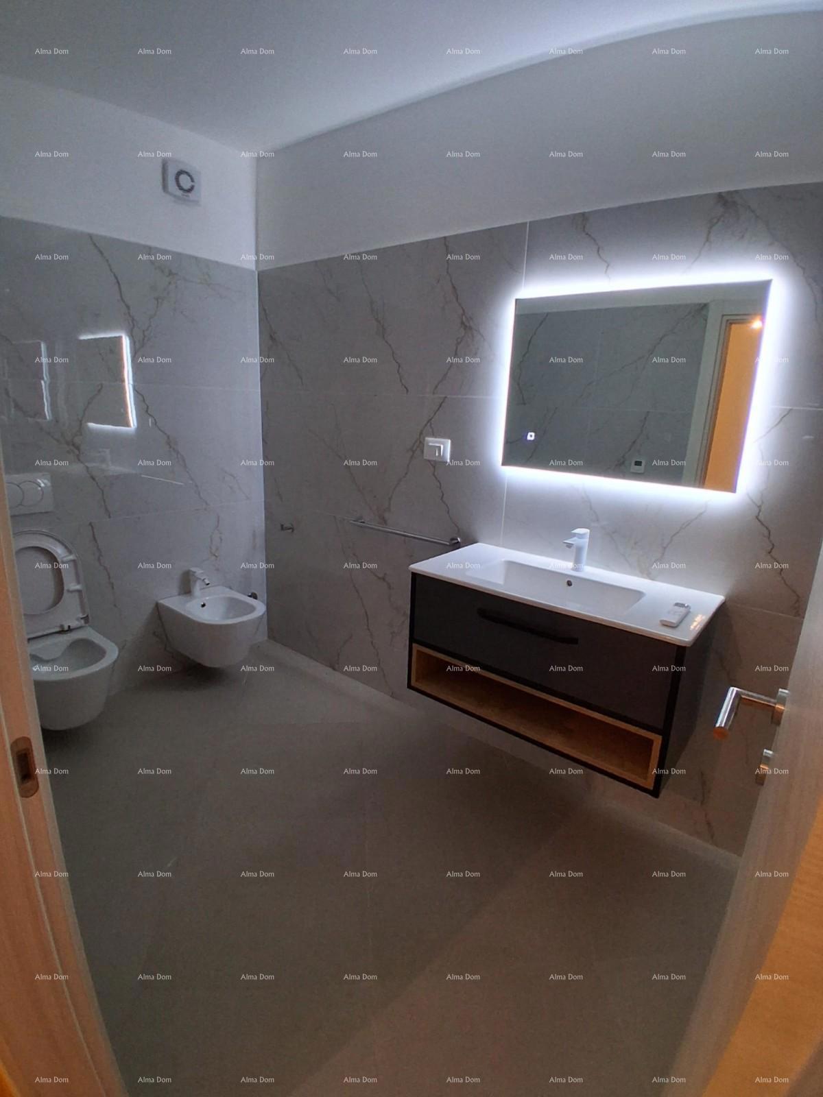 Vendita - villa di lusso con ampio giardino, piscina, stanza benessere e palestra, Poreč!