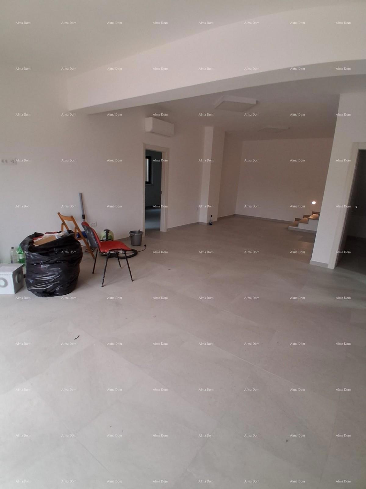 Vendita - villa di lusso con ampio giardino, piscina, stanza benessere e palestra, Poreč!