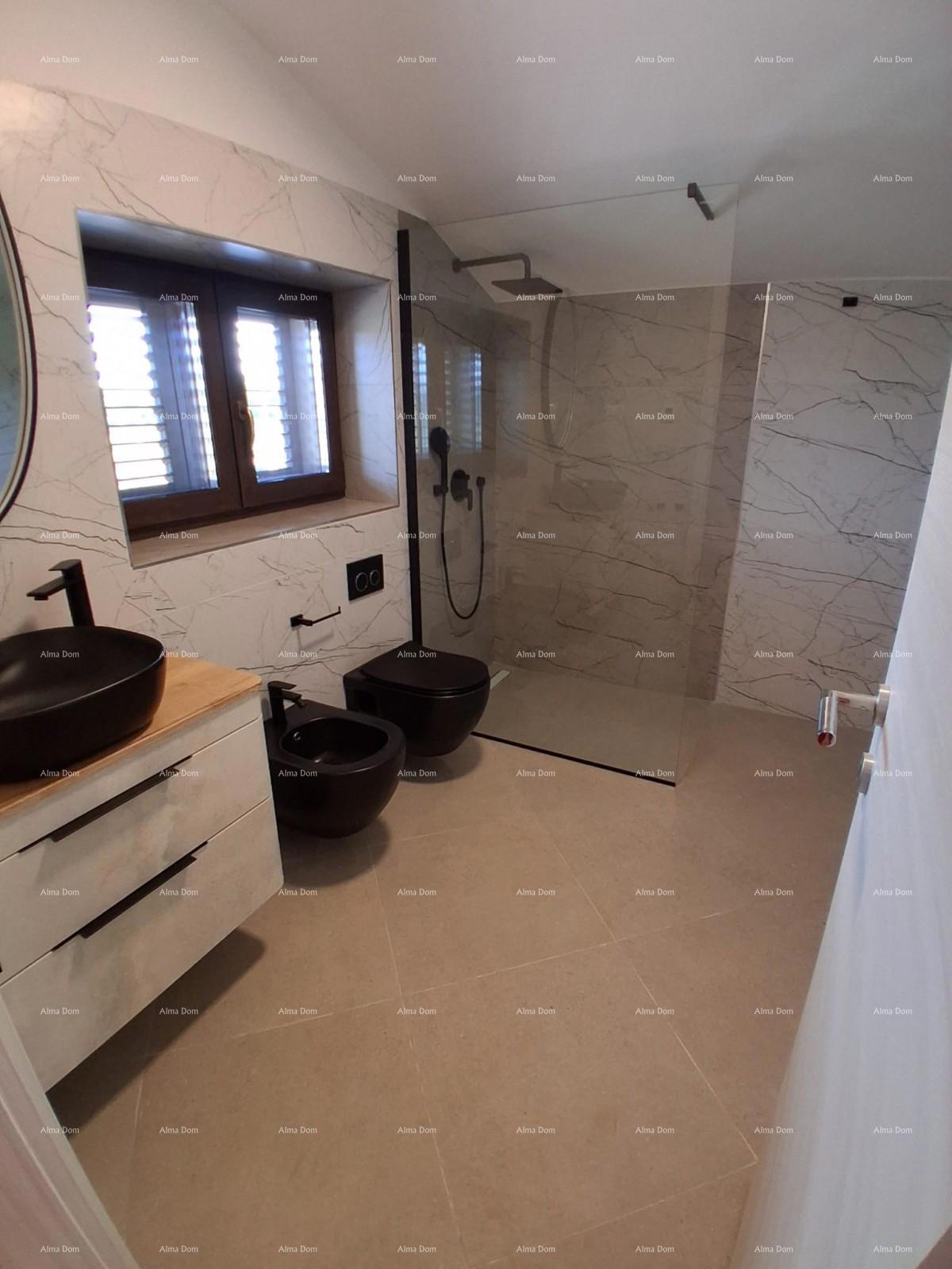 Vendita - villa di lusso con ampio giardino, piscina, stanza benessere e palestra, Poreč!