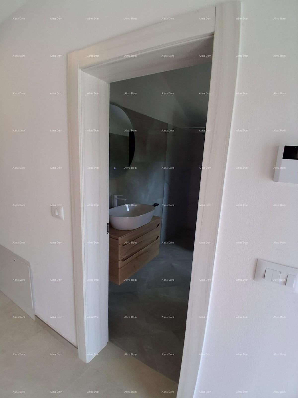 Vendita - villa di lusso con ampio giardino, piscina, stanza benessere e palestra, Poreč!