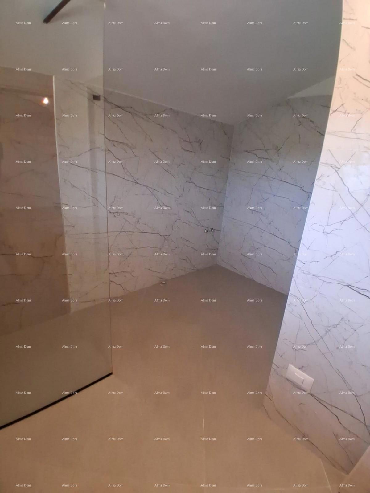 Vendita - villa di lusso con ampio giardino, piscina, stanza benessere e palestra, Poreč!