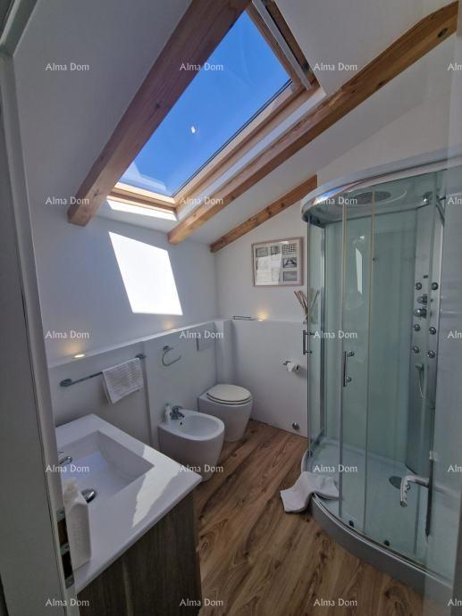 ROVINJ – Appartamento su due piani di 50 m² in centro, con 2 monolocali