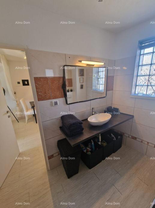 ROVINJ – Appartamento su due piani di 50 m² in centro, con 2 monolocali