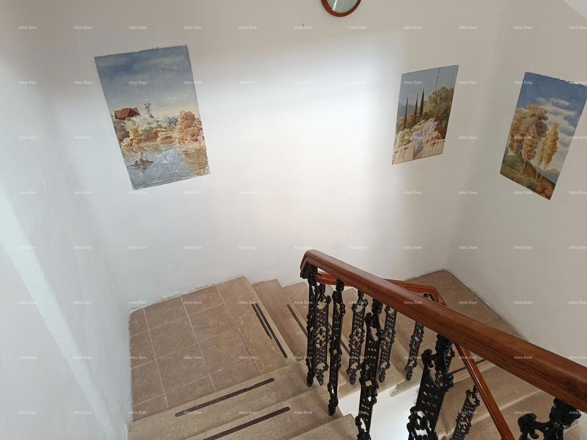 Pula. Casa con spazio commerciale e garage!