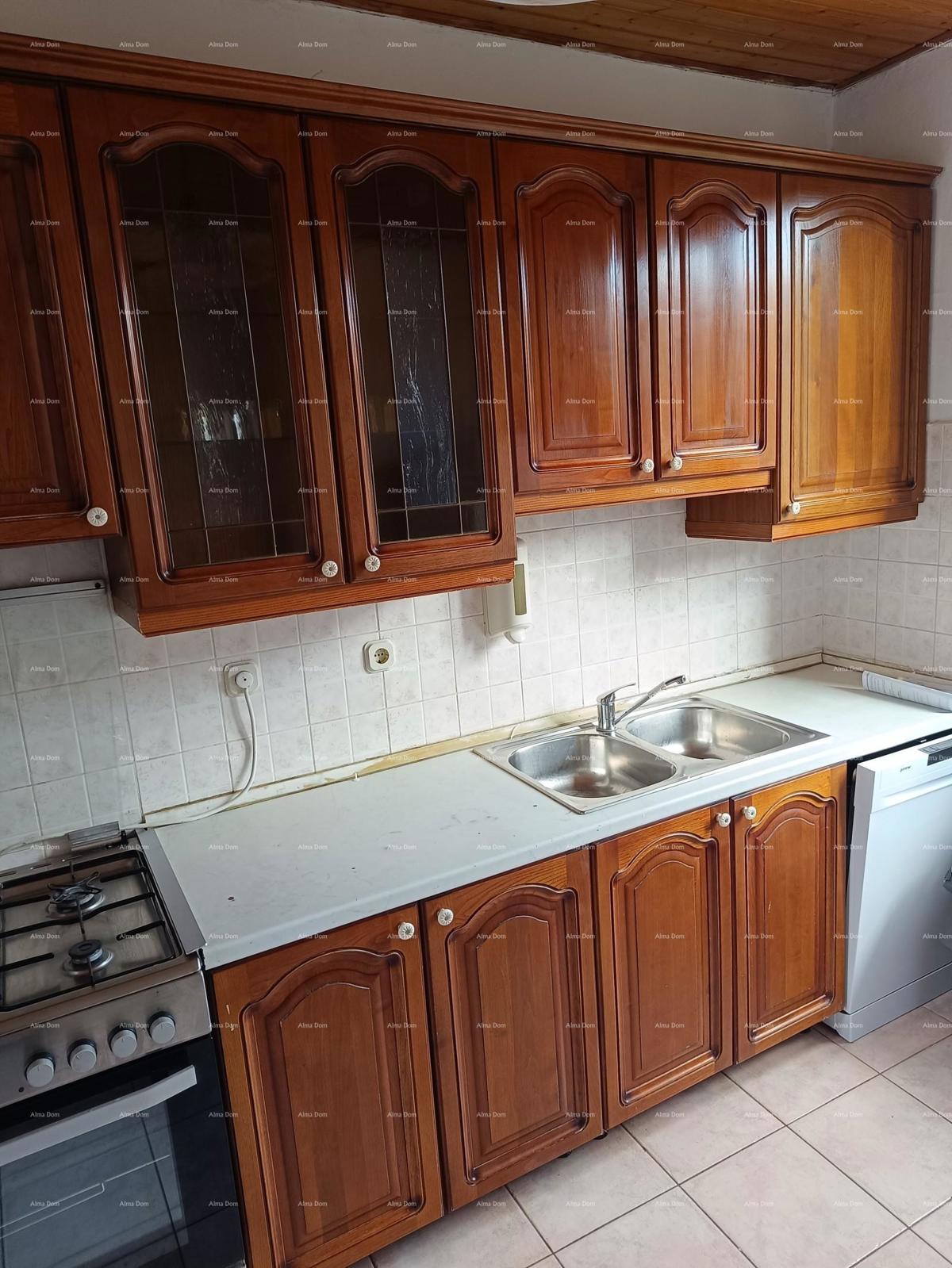 Pula. Casa con spazio commerciale e garage!