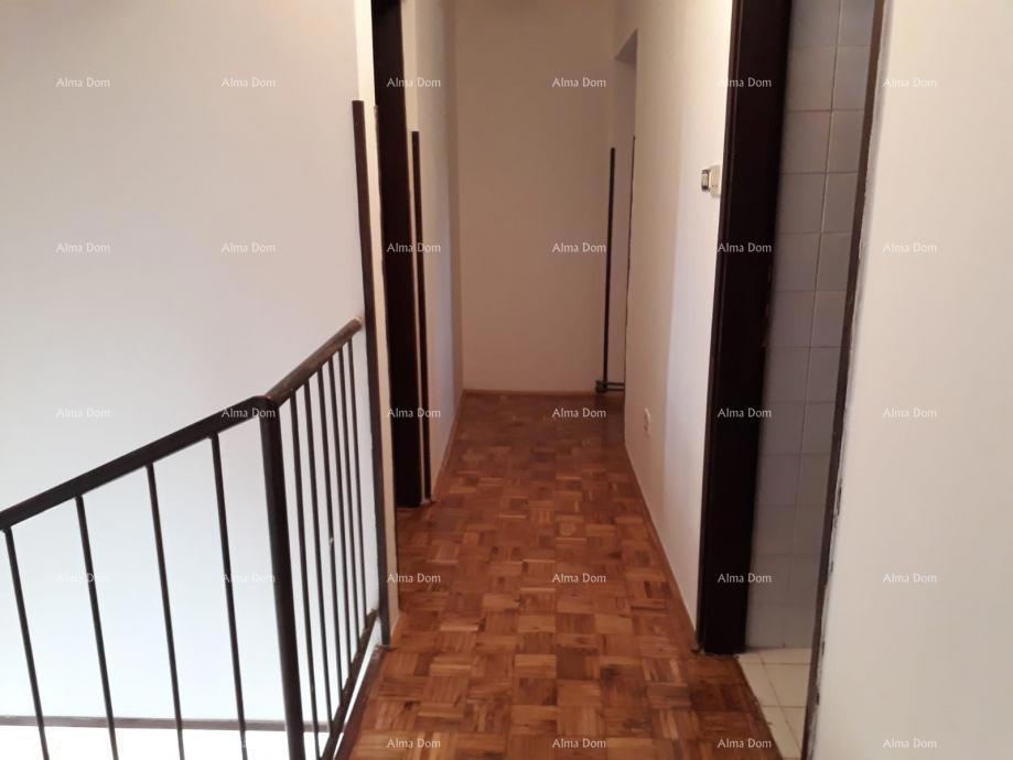 Vendiamo una casa in pietra nel centro di Brtonigle!