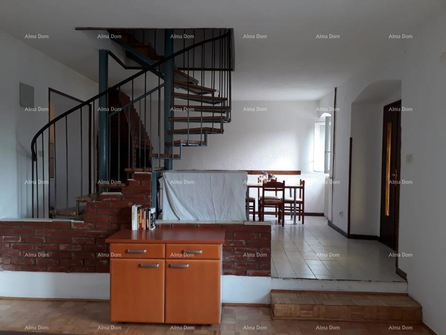 Vendiamo una casa in pietra nel centro di Brtonigle!