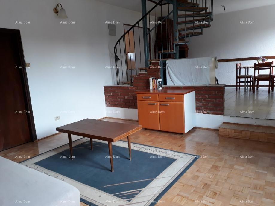 Vendiamo una casa in pietra nel centro di Brtonigle!