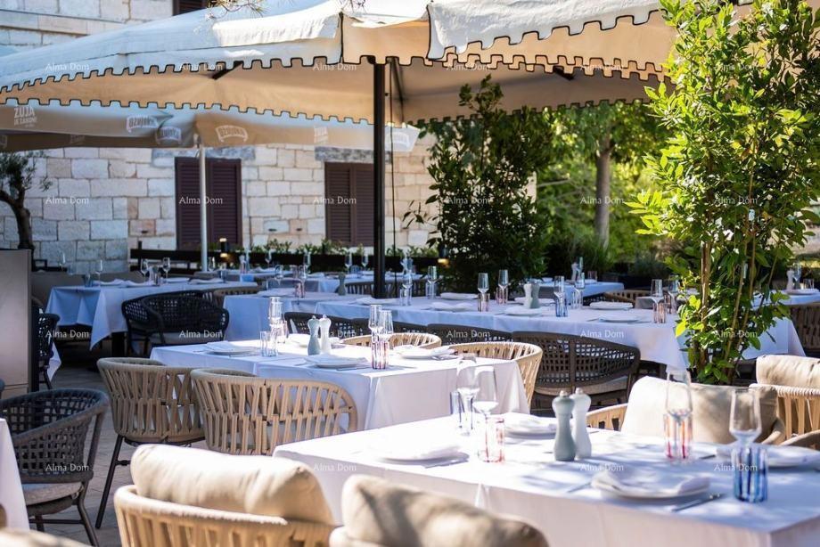 ROVINJ, Vendesi ristorante avviato sul mare (affitto locale)