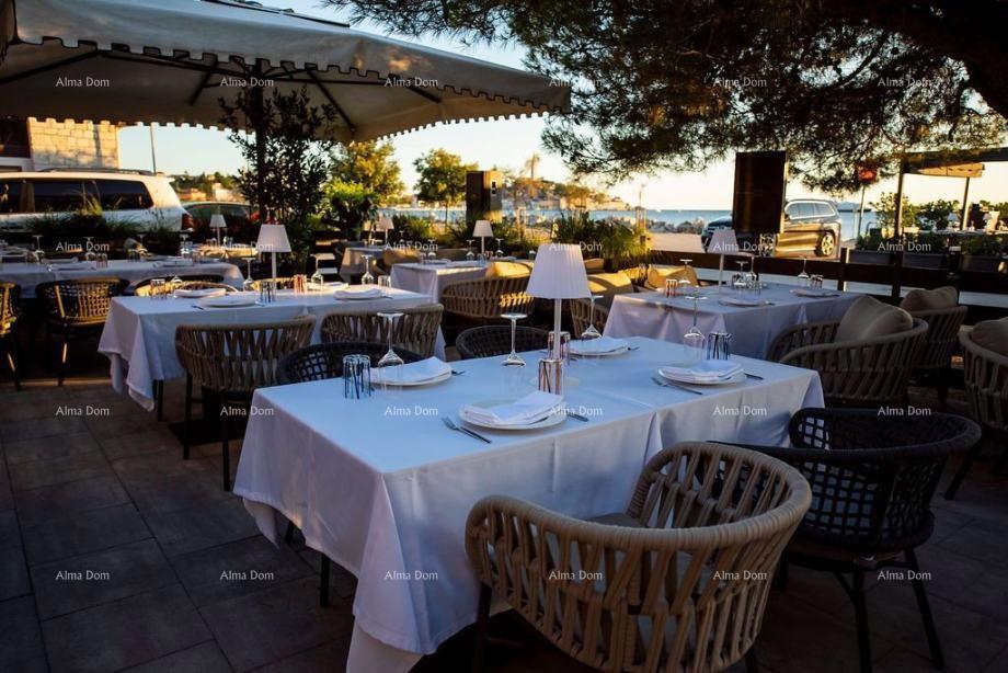 ROVINJ, Vendesi ristorante avviato sul mare (affitto locale)