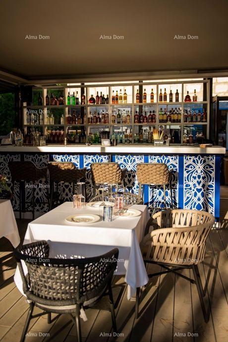 ROVINJ, Vendesi ristorante avviato sul mare (affitto locale)