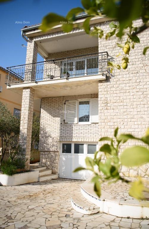 PREMANTURA – splendida villa a tre appartamenti