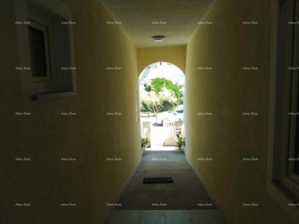 Casa con appartamenti a Fasana