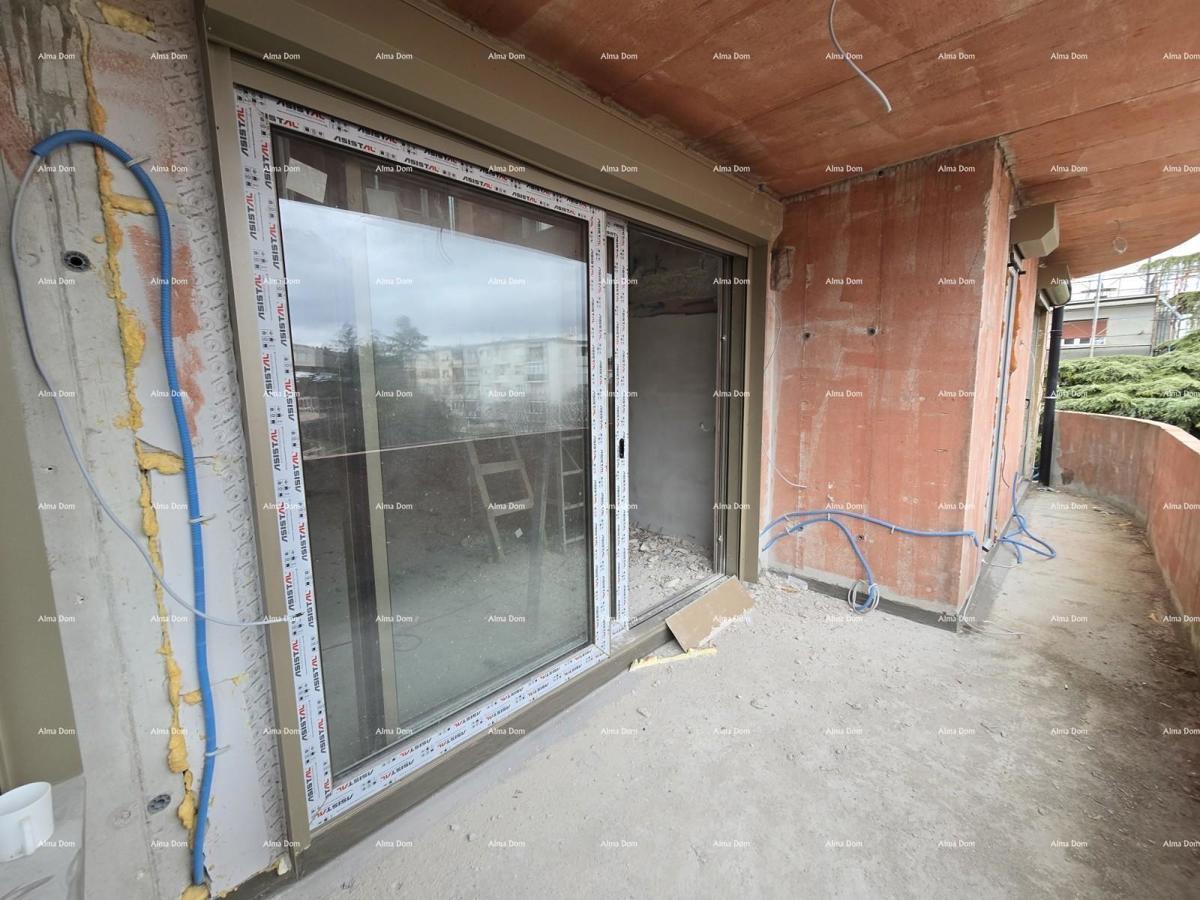 Parenzo, edificio residenziale e commerciale in costruzione con appartamenti e garage sotterranei