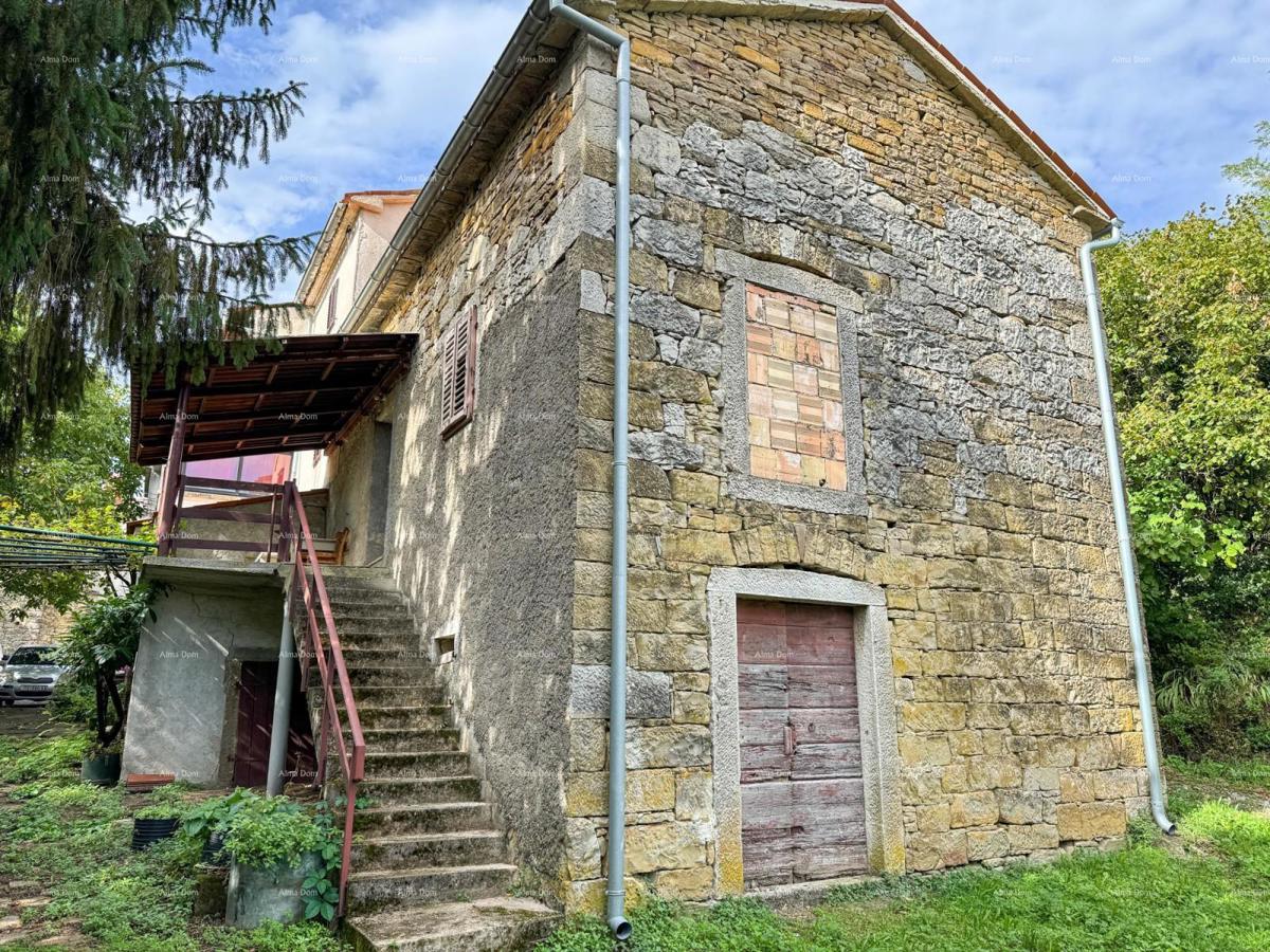 Vendita - casa in pietra istriana con terreno edificabile, in un paese più piccolo, vicino a Buzet!