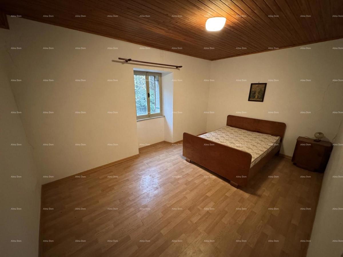Vendita - casa in pietra istriana con terreno edificabile, in un paese più piccolo, vicino a Buzet!