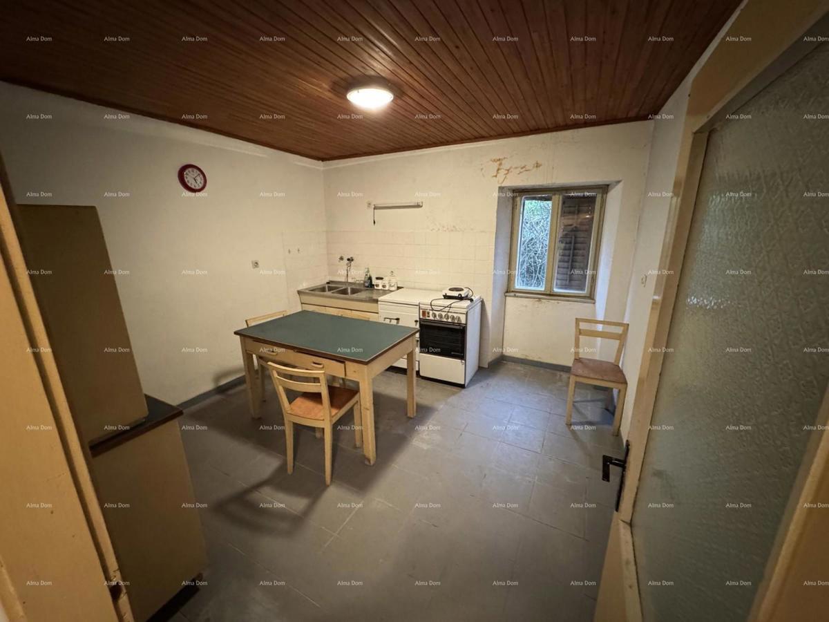 Vendita - casa in pietra istriana con terreno edificabile, in un paese più piccolo, vicino a Buzet!