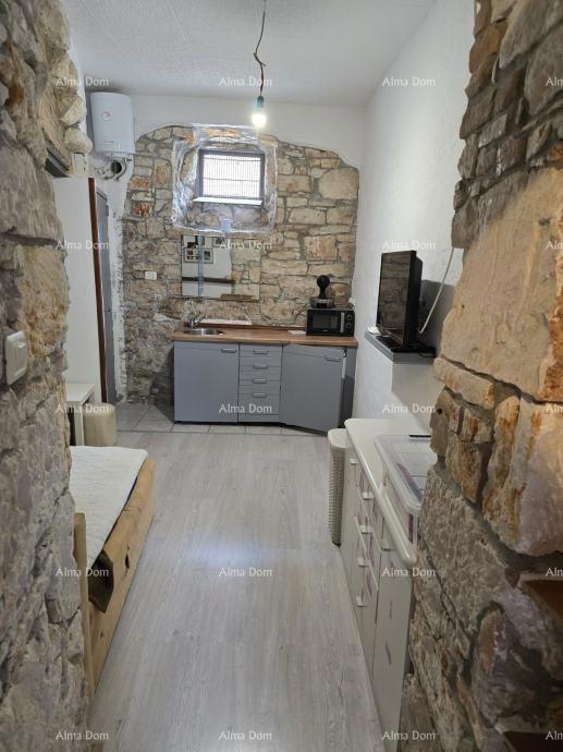 Appartamento in vendita a Veruda – Via tranquilla, ideale per vivere o come investimento