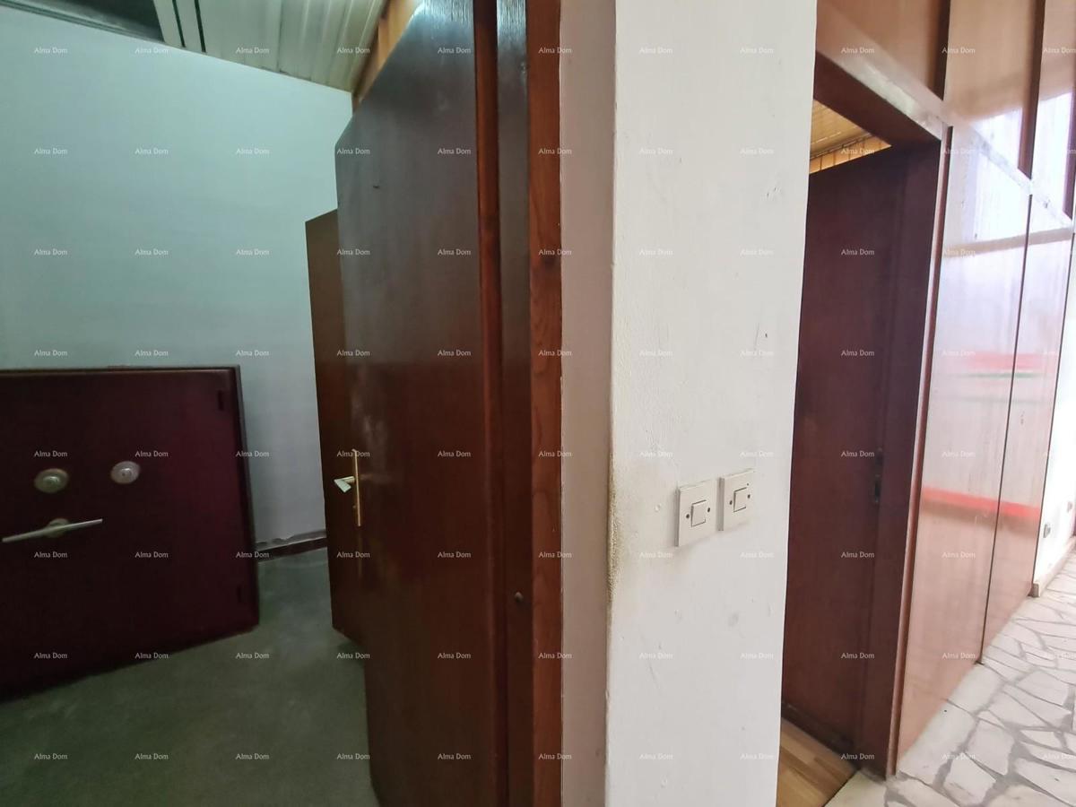 Spazio commerciale in vendita – Veruda, Pola