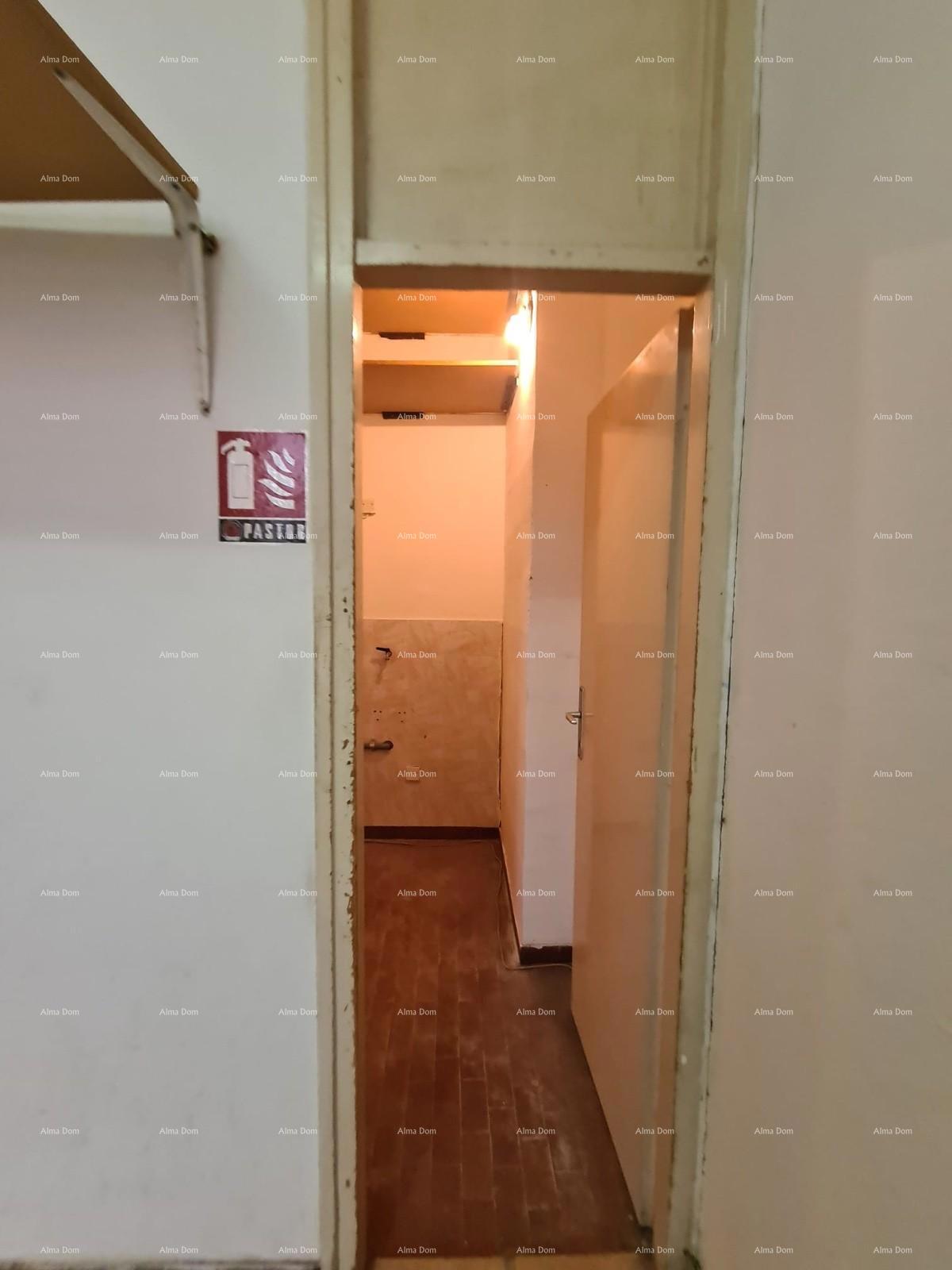 Spazio commerciale in vendita – Veruda, Pola