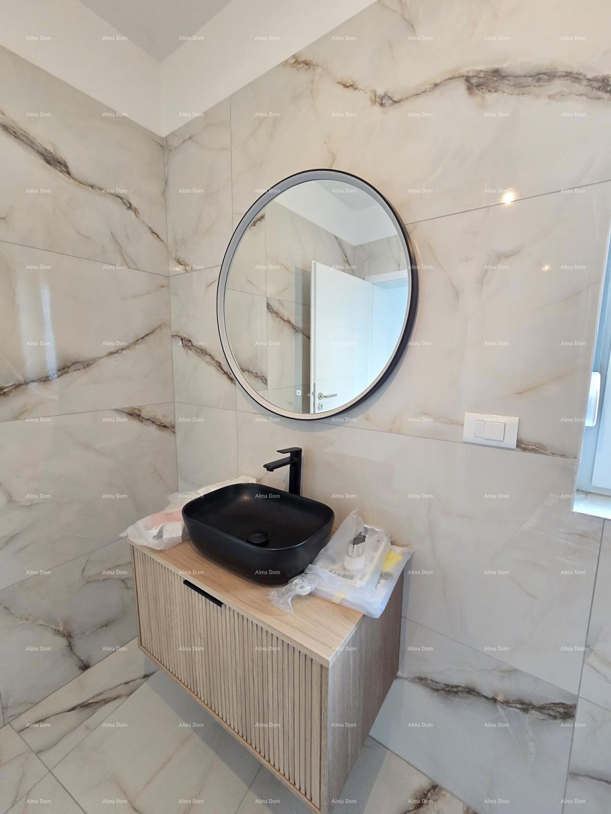 1 km daleko od centra Medulina. In vendita nuova casa con piscina in ottima posizione, vicino al mare!