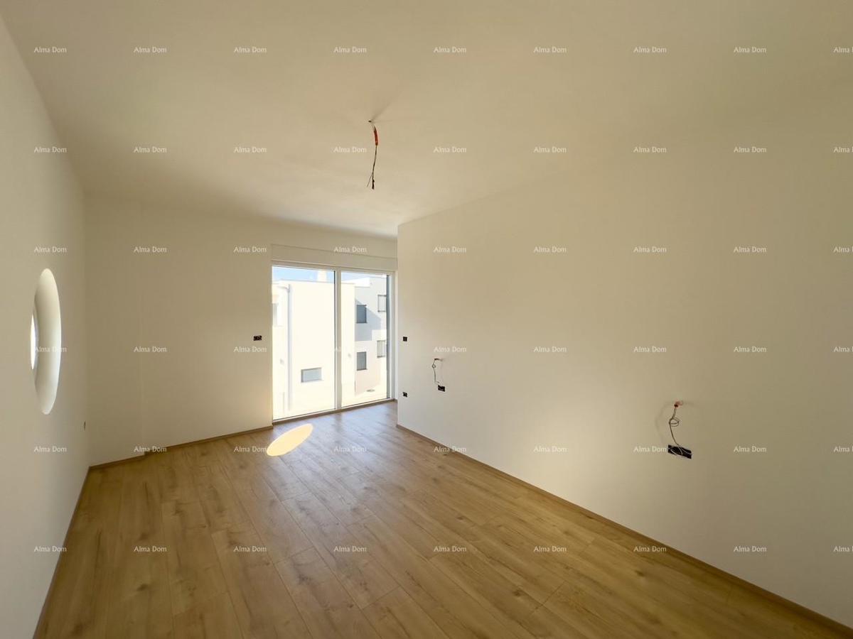 1 km daleko od centra Medulina. In vendita nuova casa con piscina in ottima posizione, vicino al mare!