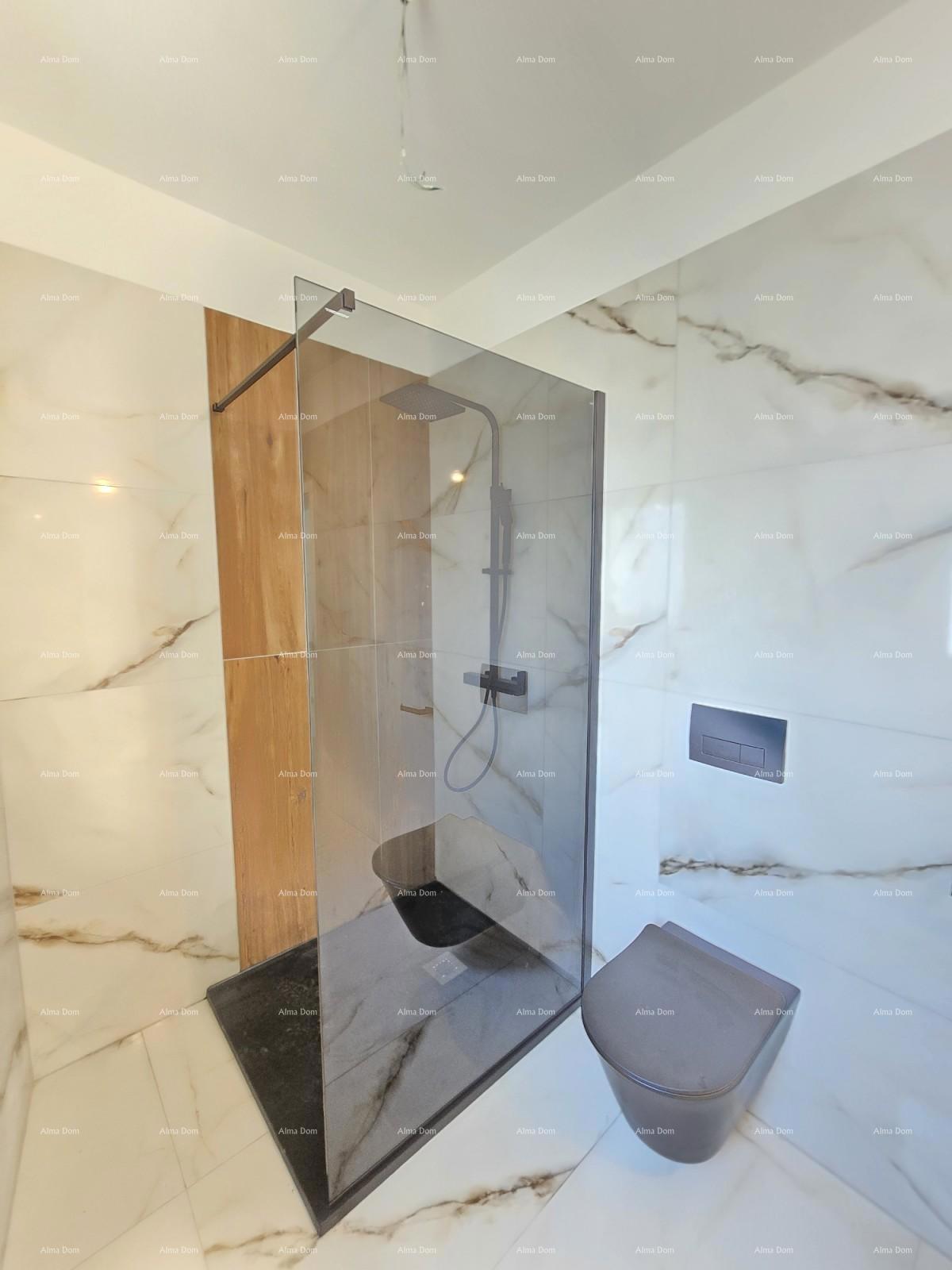 1 km daleko od centra Medulina. In vendita nuova casa con piscina in ottima posizione, vicino al mare!