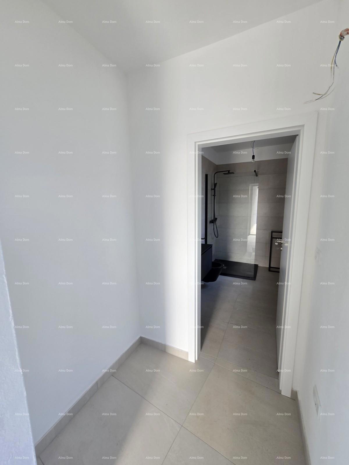 1 km daleko od centra Medulina. In vendita nuova casa con piscina in ottima posizione, vicino al mare!