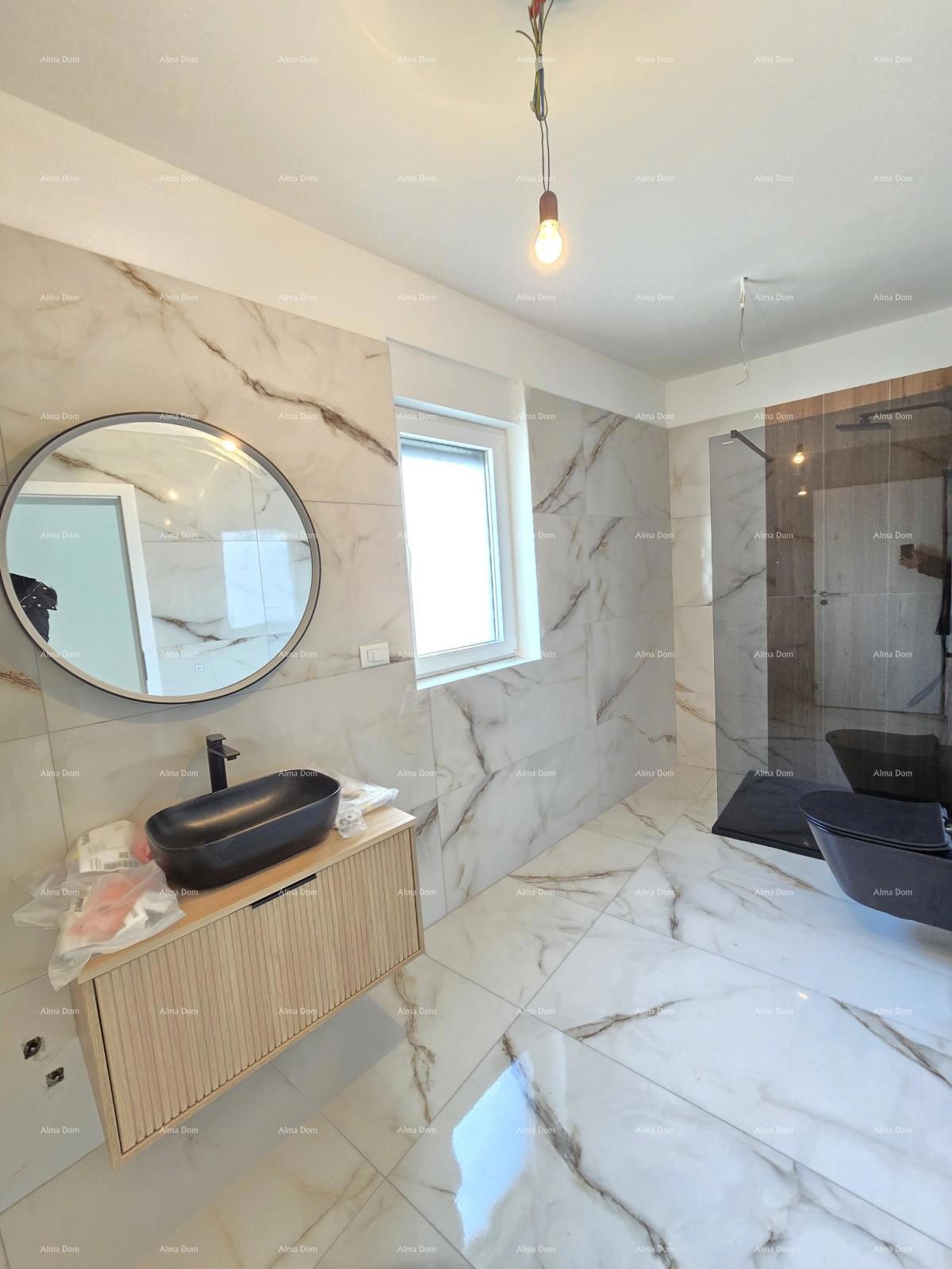 1 km daleko od centra Medulina. In vendita nuova casa con piscina in ottima posizione, vicino al mare!