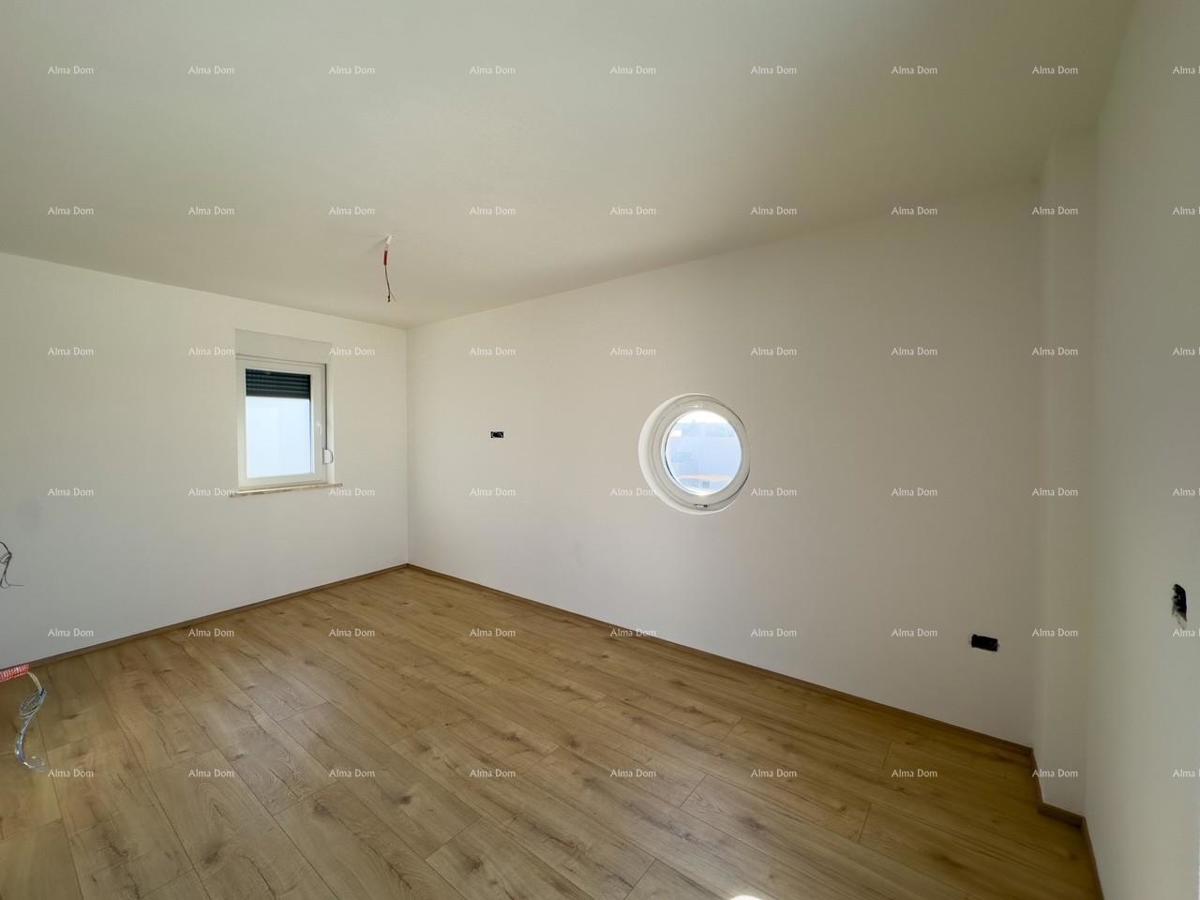 1 km daleko od centra Medulina. In vendita nuova casa con piscina in ottima posizione, vicino al mare!