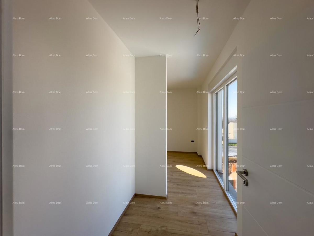 1 km daleko od centra Medulina. In vendita nuova casa con piscina in ottima posizione, vicino al mare!