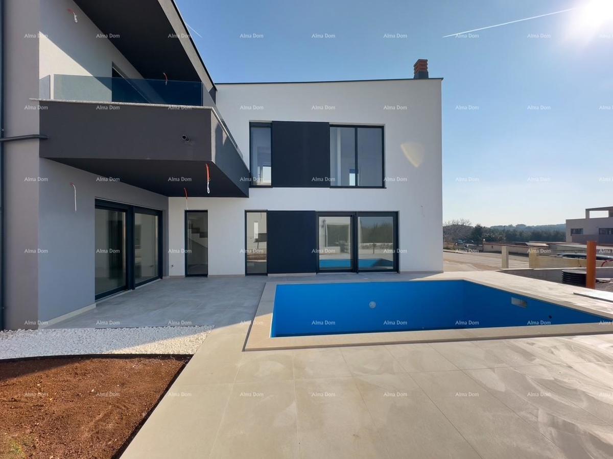 1 km daleko od centra Medulina. In vendita nuova casa con piscina in ottima posizione, vicino al mare!