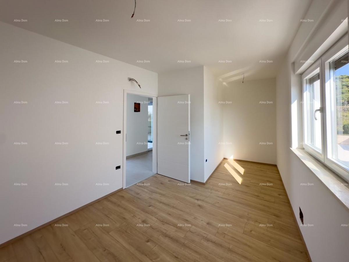 1 km daleko od centra Medulina. In vendita nuova casa con piscina in ottima posizione, vicino al mare!