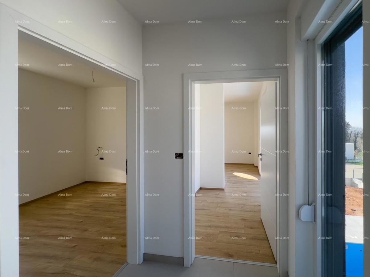 1 km daleko od centra Medulina. In vendita nuova casa con piscina in ottima posizione, vicino al mare!