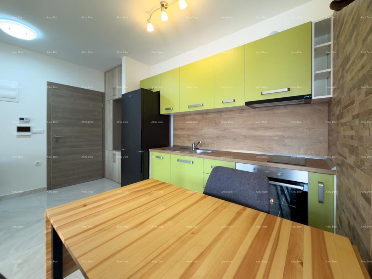 Sure! Please provide the title you would like me to translate into Italian.