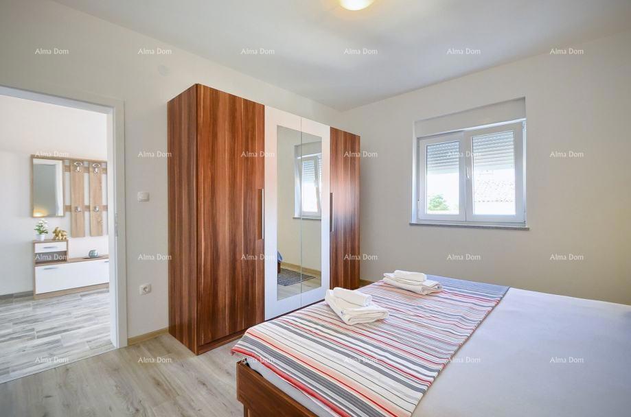 Vendita di un appartamento su due piani con grande giardino e garage, Ližnjan!