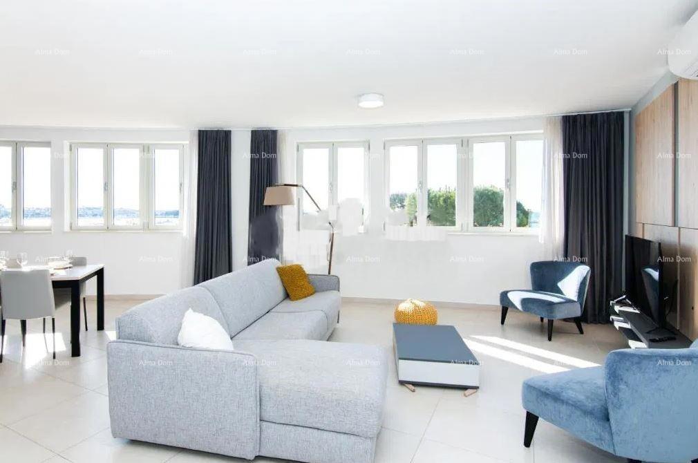 Umag – attico con vista panoramica sul mare