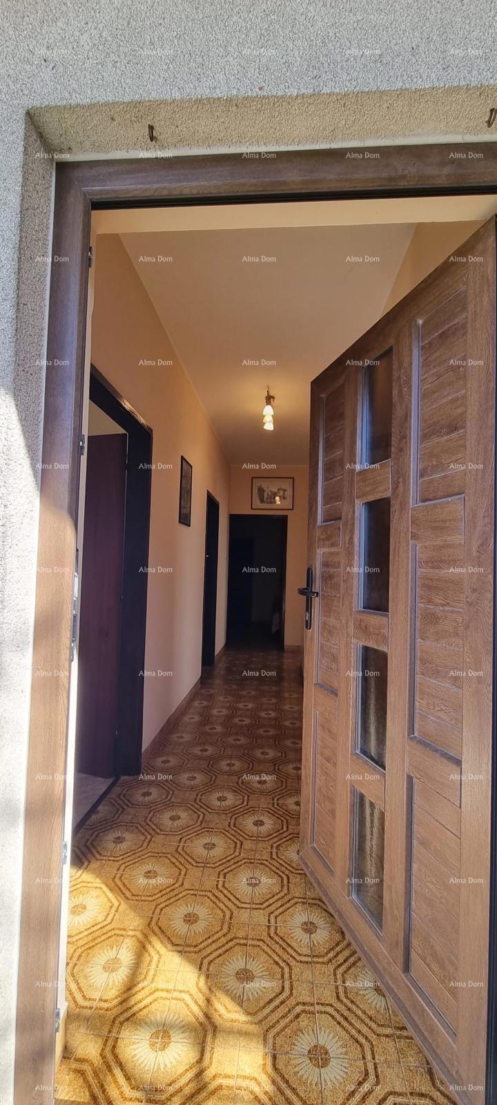 Casa nel centro di Marčana con 2 appartamenti, cantina e laboratorio