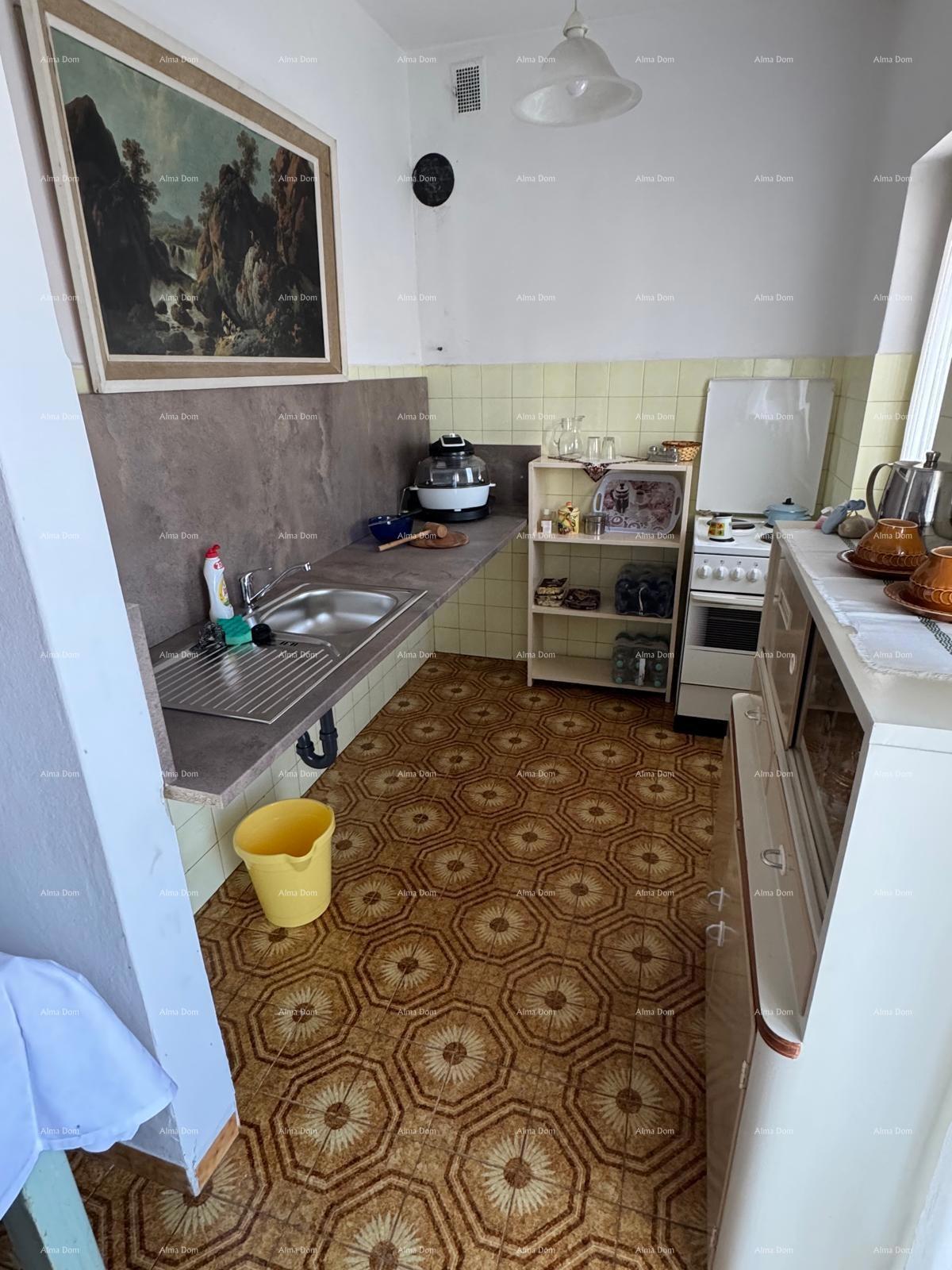 Casa nel centro di Marčana con 2 appartamenti, cantina e laboratorio