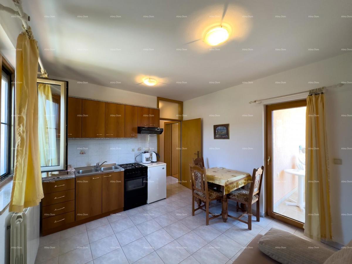 Vendiamo una casa con appartamenti in una posizione tranquilla a Medulin!