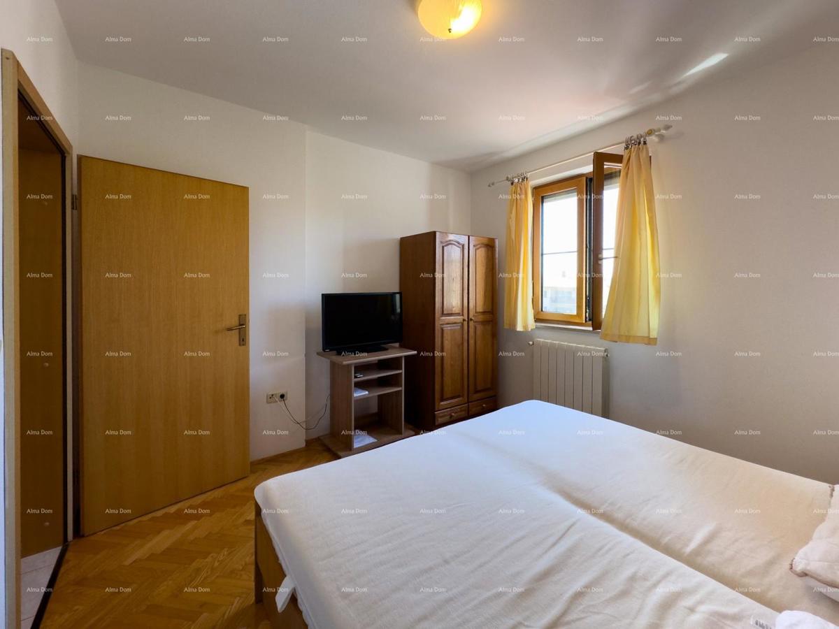 Vendiamo una casa con appartamenti in una posizione tranquilla a Medulin!