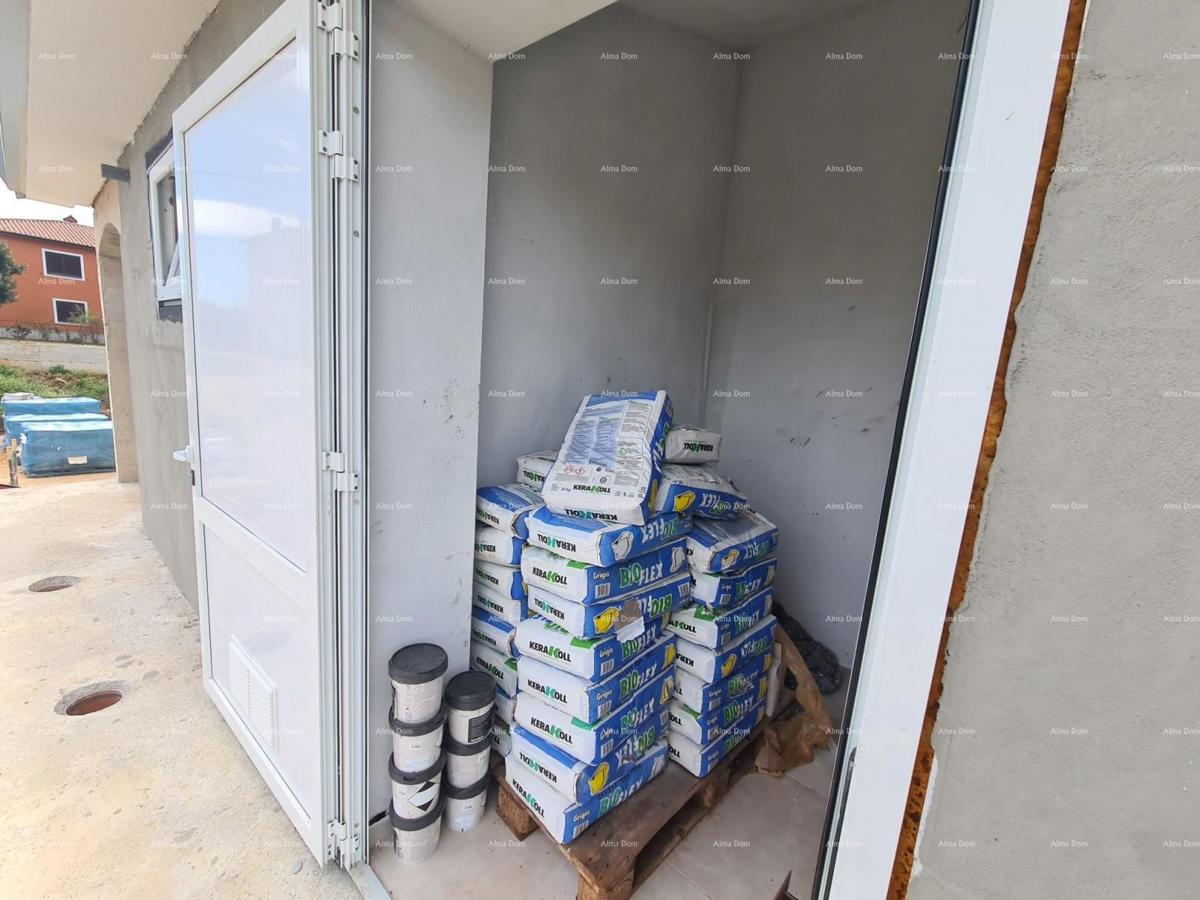 Elegante villa in un ambiente tranquillo vicino al mare con vista su vigneti e uliveti