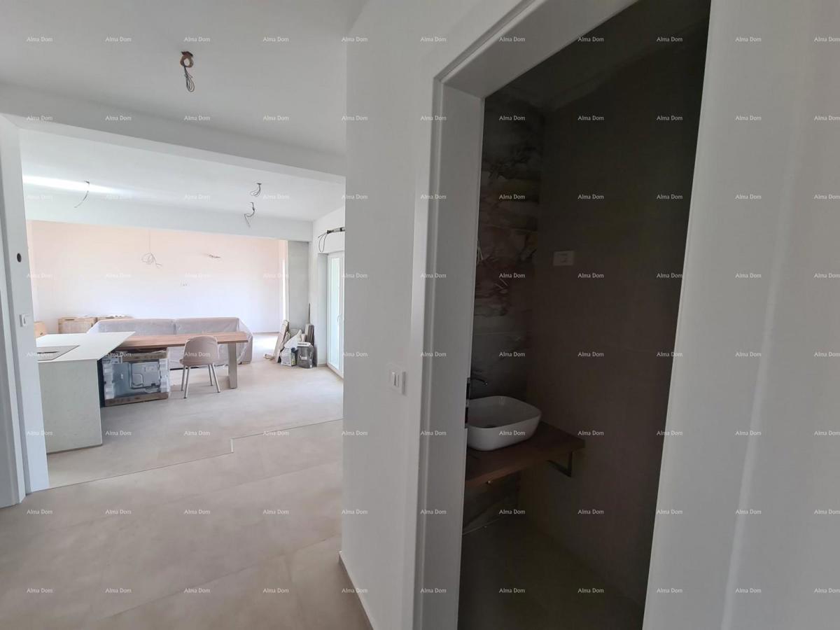 Elegante villa in un ambiente tranquillo vicino al mare con vista su vigneti e uliveti