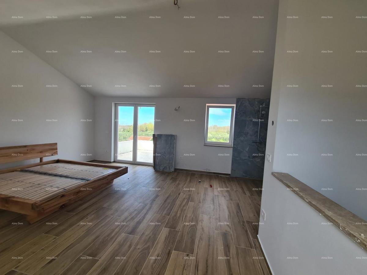 Elegante villa in un ambiente tranquillo vicino al mare con vista su vigneti e uliveti