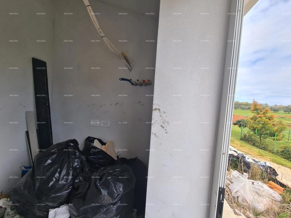 Elegante villa in un ambiente tranquillo vicino al mare con vista su vigneti e uliveti