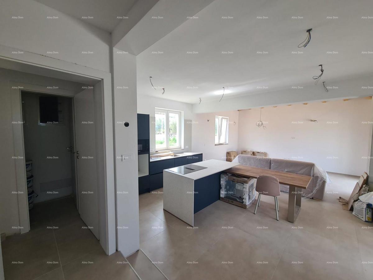 Elegante villa in un ambiente tranquillo vicino al mare con vista su vigneti e uliveti