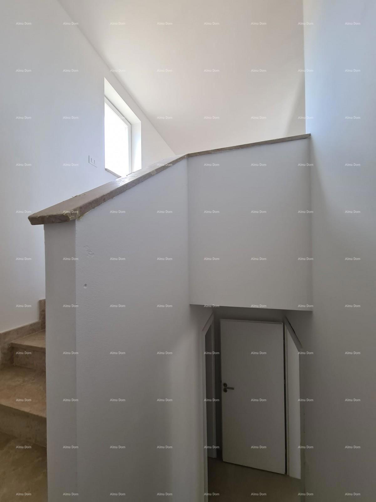 Elegante villa in un ambiente tranquillo vicino al mare con vista su vigneti e uliveti