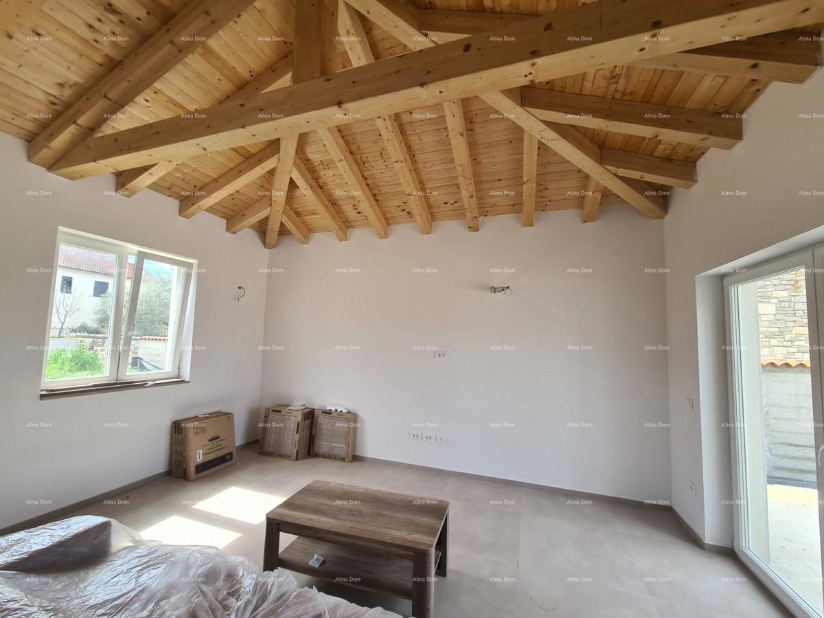 Elegante villa in un ambiente tranquillo vicino al mare con vista su vigneti e uliveti