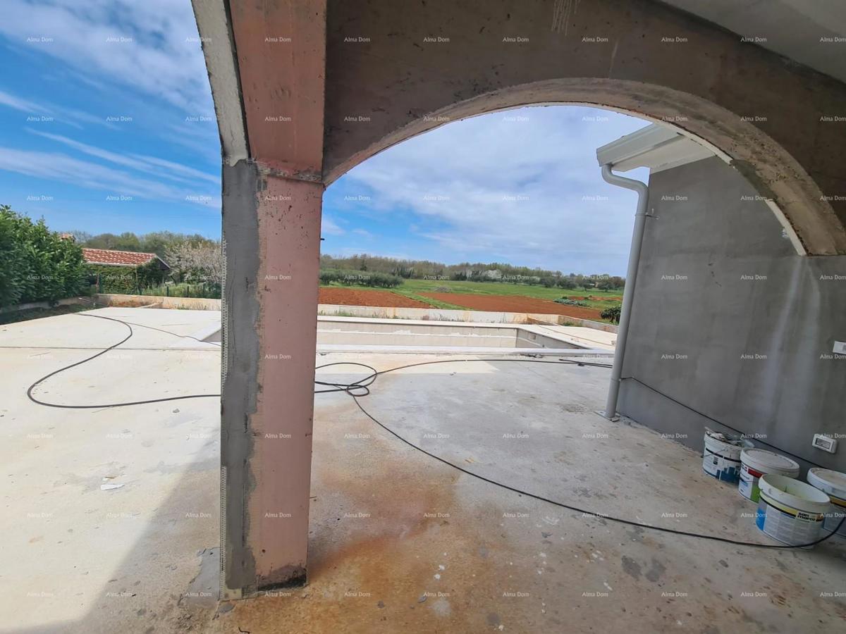 Elegante villa in un ambiente tranquillo vicino al mare con vista su vigneti e uliveti