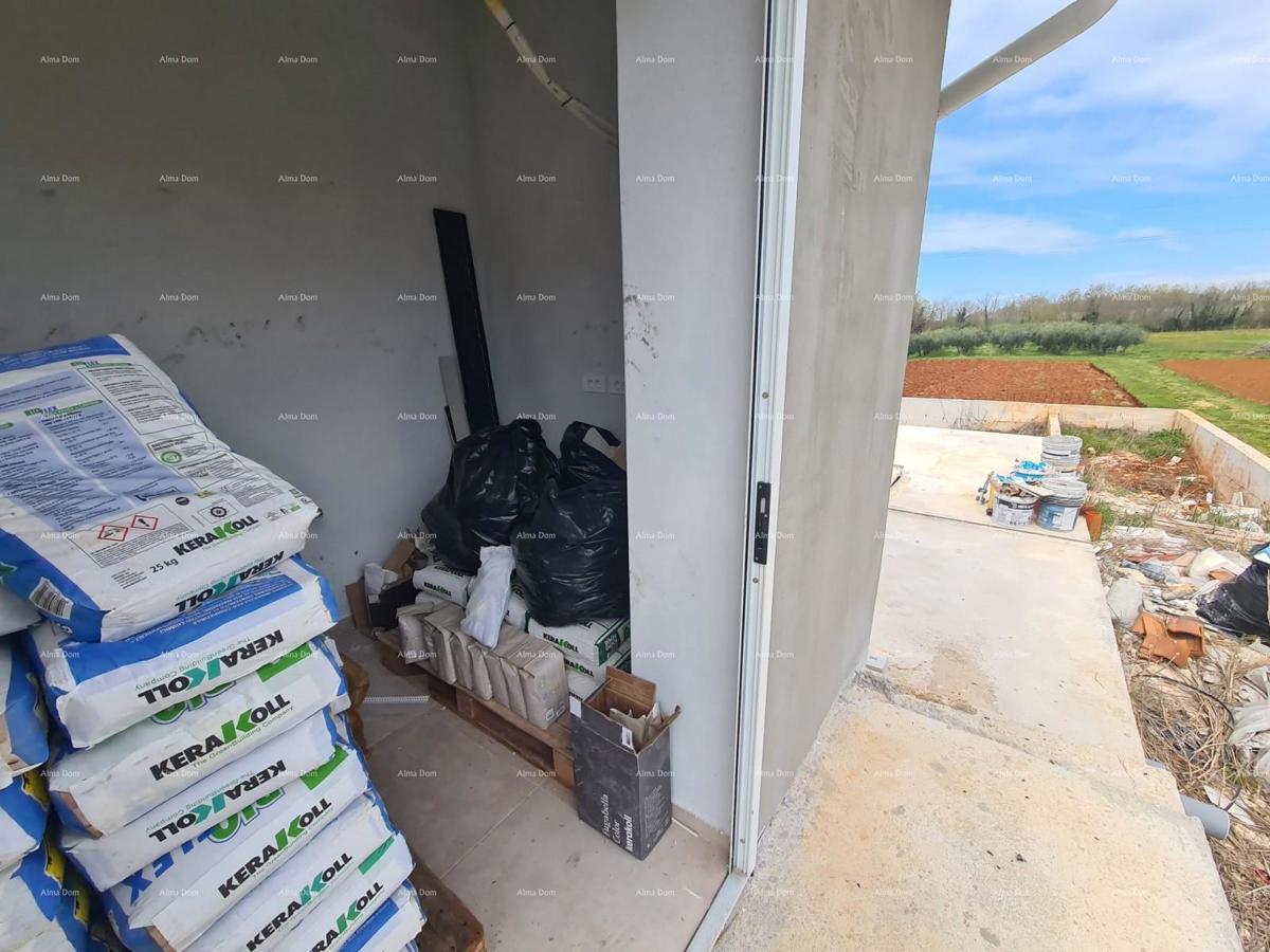 Elegante villa in un ambiente tranquillo vicino al mare con vista su vigneti e uliveti